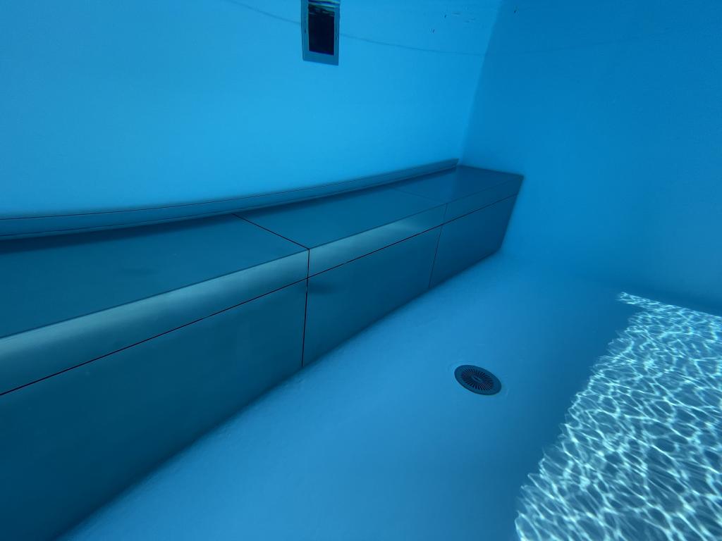 BAC pool systems Unterwassersitzbank mit Edelstahlverkleidung
